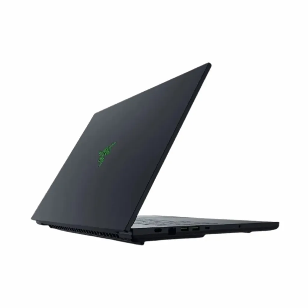 Razer-Blade-18-GAMING-4.webp